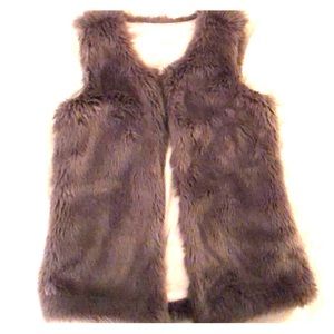 🚨 sold 🚨 Girls Faux Fur Vest
